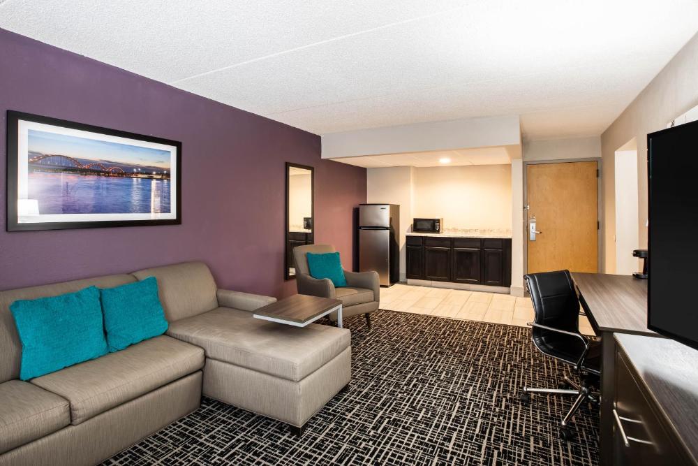 Deluxe Queen Suite interior